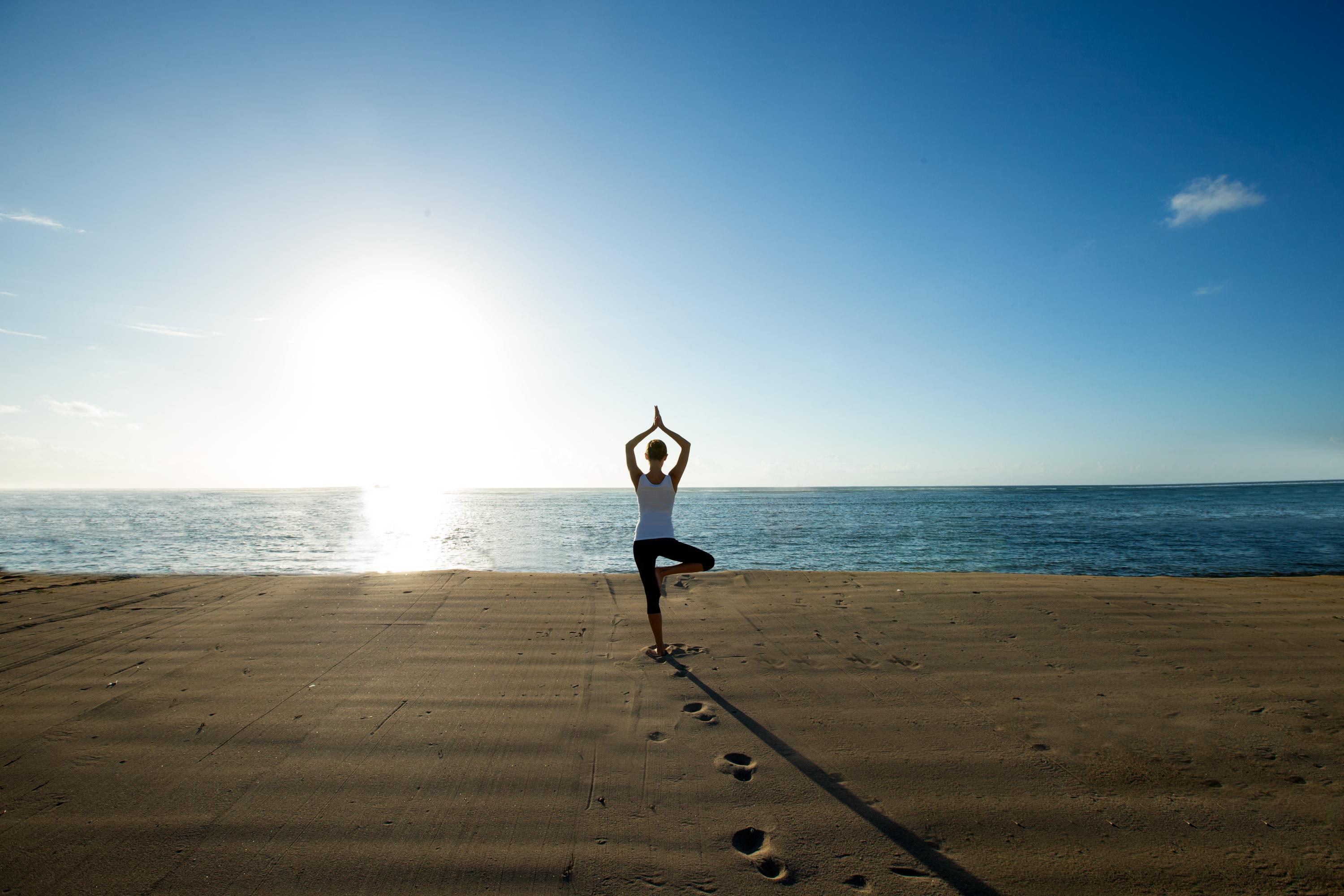 Sadara Resort Νούσα Ντούα Εξωτερικό φωτογραφία A person practicing yoga