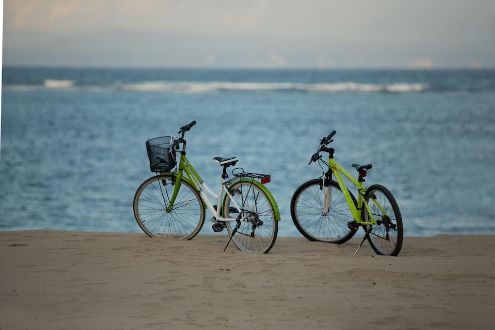 Sadara Resort Νούσα Ντούα Εξωτερικό φωτογραφία Bicycles on the beach